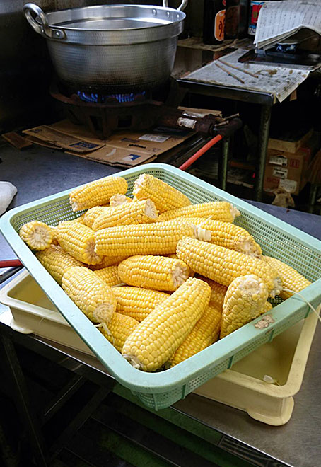 当日焼きとうもろこしを販売するために下準備をしました。