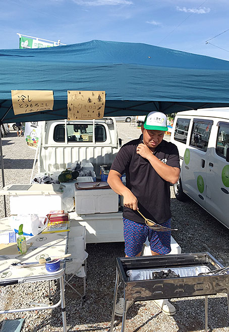 そして焼きとうもろこしの準備も開始！